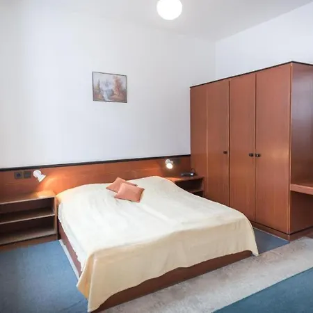 Queen Lisbeth Street Appart hôtel