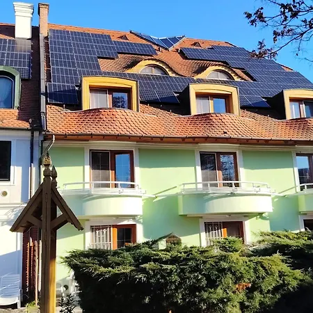 Aparthotel Queen Lisbeth Street 3*